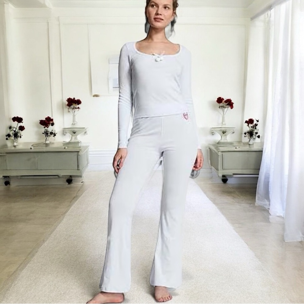 PINK VICTORIA’S SECRET POWDER PUFF COTTON LONG-SLEEVE FLARE PAJAMA SET